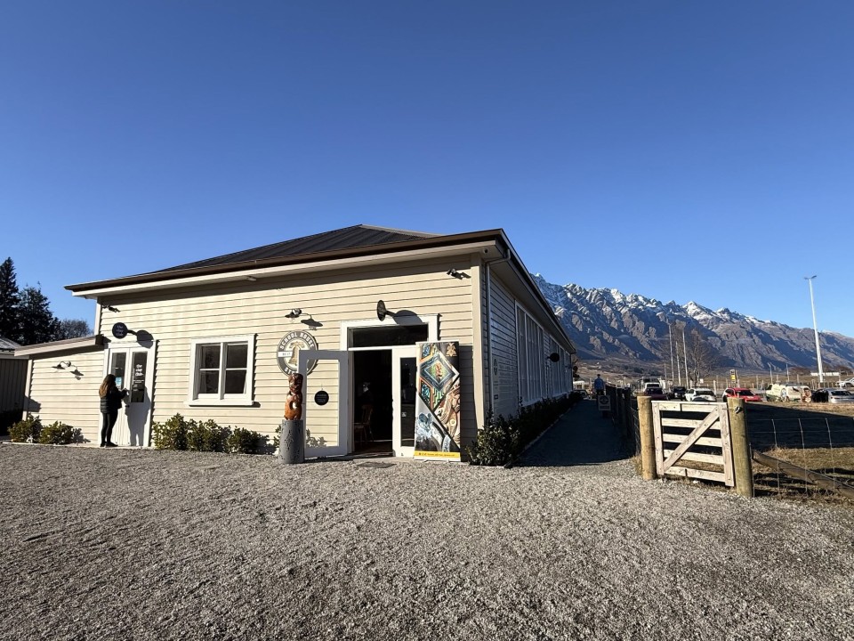 Listing gallery image